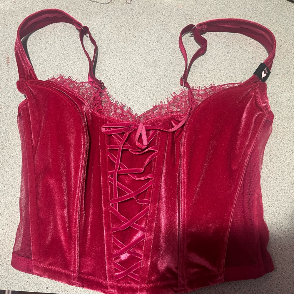NWT Victoria’s Secret Very Sexy Velvet and Lace Hot Pink bustier size Small DD